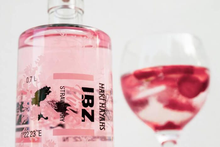 IBZ Pink Strawberry Gin Familia Marí Mayans